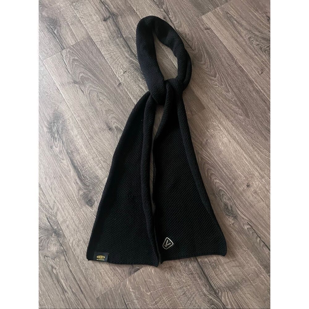 KEEN Knit Black 100% Merino Wool scarf